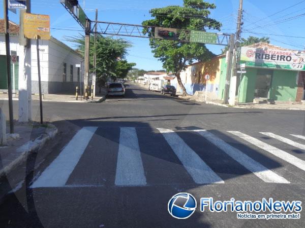 Ap&oacute;s recapeamento, SUTRAN promove pintura de faixas no centro de Floriano.(Imagem:FlorianoNews)