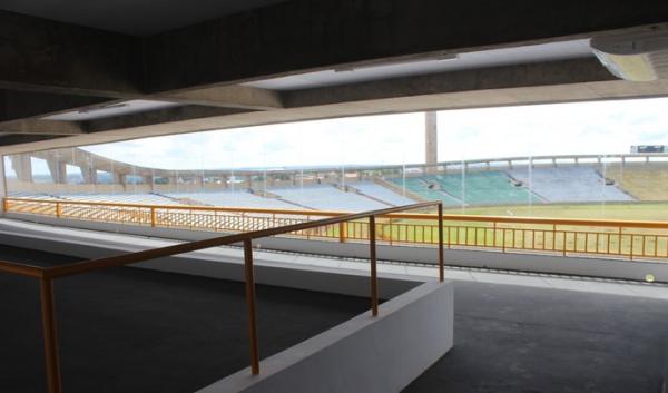 Espa&ccedil;o para cadeirantes e rampas de acesso j&aacute; est&atilde;o pronto. Gramado precisar&aacute; de ajustes.(Imagem:Wenner Tito)