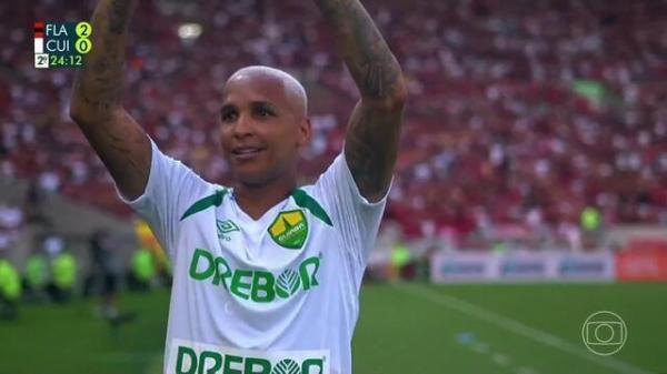 Deyverson sai de campo provocando torcida do Flamengo(Imagem:Reprodu&ccedil;&atilde;o)