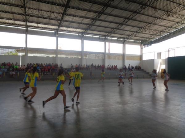 Jogos Interclasses promovem integração entre os alunos da U.E. Bucar Neto