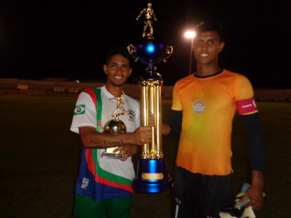 Emo&ccedil;&atilde;o e festa assinalam final do Campeonato Baronense 2015.(Imagem:FlorianoNews)