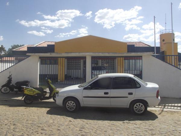 Terreno pega fogo amea&ccedil;ando creche em Floriano.(Imagem:FlorianoNews)