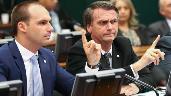Bolsonaro desautoriza filho e diz que pena de morte não será discutida