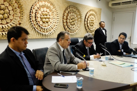 Secretário anuncia novos investimentos na saúde em audiência na Alepi