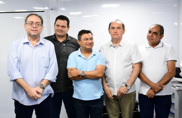 Gestores da região visitam serviços da Carreta da Oftalmologia em Floriano.(Imagem:Secom)