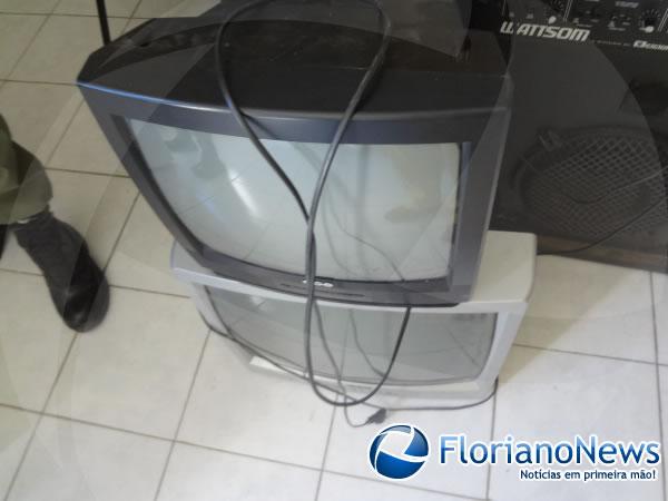 Pol&iacute;cia Militar apreende drogas e produtos de roubo no bairro Taboca.(Imagem:FlorianoNews)