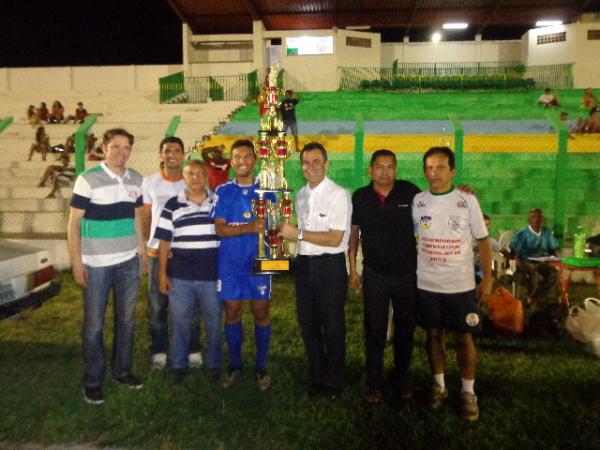 Reno vence 8 de Julho nos p&ecirc;naltis  e leva a melhor no Campeonato de Futebol Amador.(Imagem:FlorianoNews)