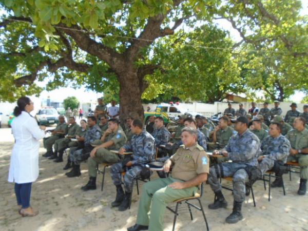 Militares participam de palestra sobre hipertens&atilde;o arterial em Floriano.(Imagem:FlorianoNews)