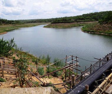 Barragem chega a menos de 5% e prefeita pede racionamento de água