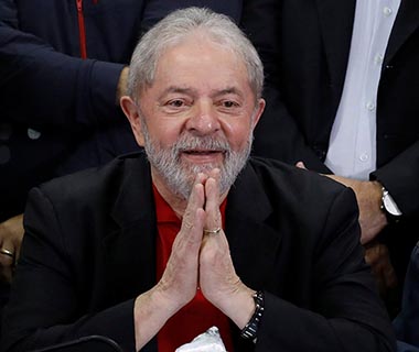 Lula divulga manifesto e garante que será candidato à Presidência