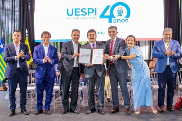 Rafael Fonteles autoriza convoca&ccedil;&atilde;o de 47 professores aprovados em concurso da Uespi(Imagem: Ascom Uespi)