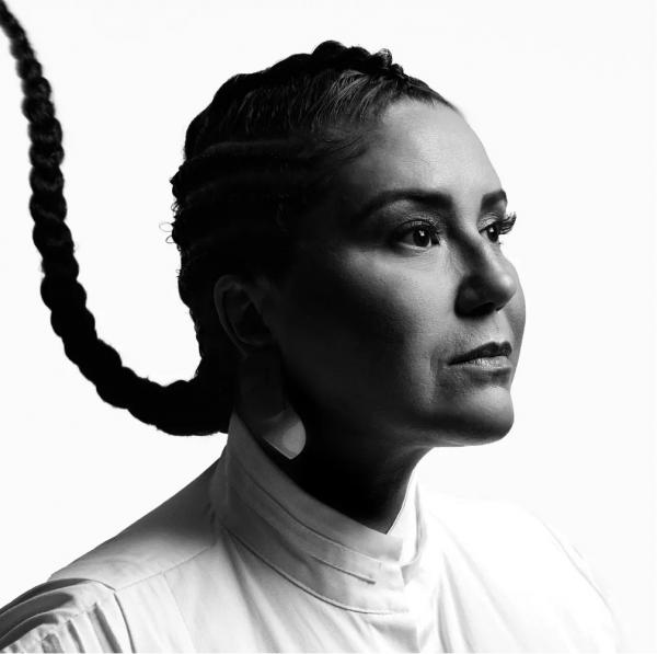 Maria Rita reaparece de cabeça feita em EP que expressa a fé da artista no samba e no Candomblé