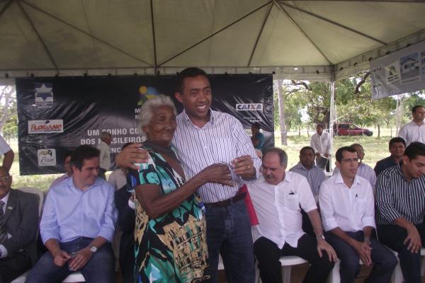 Prefeitura realiza entrega de casas do Residencial Jos&eacute; Pereira.(Imagem:FlorianoNews)