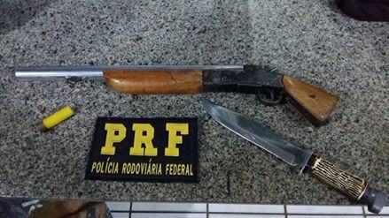 PRF prende caminhoneiro inabilitado e com espingarda em Parnaíba