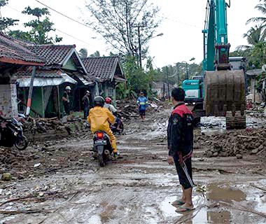 Tsunami na Indonésia deixa mais de 160 mortos