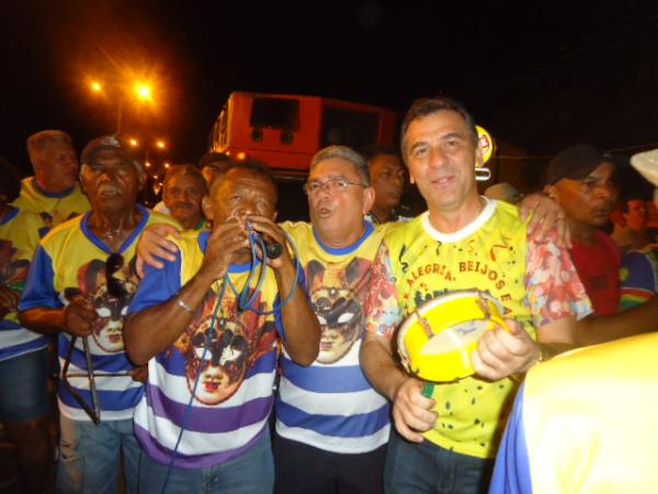 Sete Escolas do Grupo de Acesso se apresentaram no 1&ordm; dia de desfiles em Floriano.(Imagem:FlorianoNews)