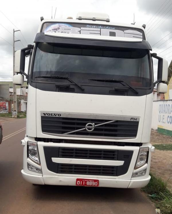 Motorista é feito refém, bandidos roubam carga e abandonam cavalo mecânico de carreta no PI