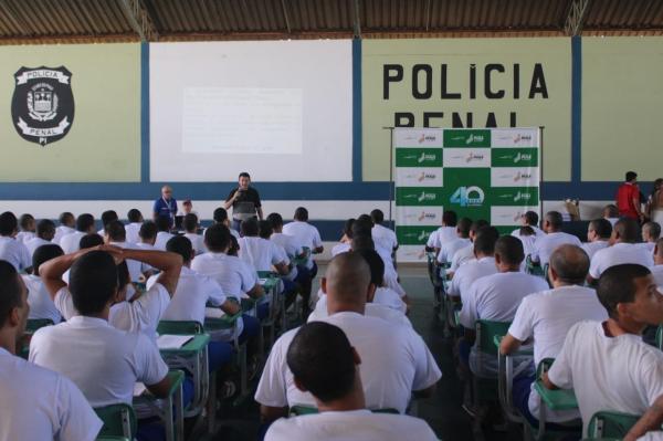 O plano oferece educação escolar e não escolar, qualificação profissional, além de acesso a programas de ensino a distância e cursos superiores para pessoas custodiadas.(Imagem:Sejus)