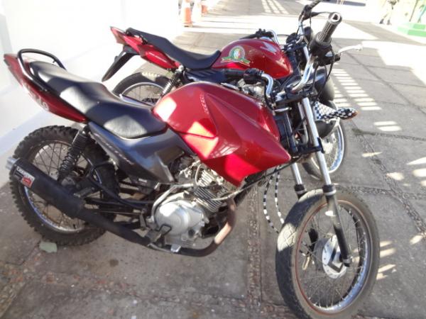 Polícia Militar apreendeu duas motos descaracterizadas no fim de semana