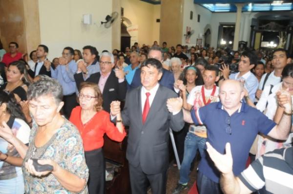 Governador participa da missa de apresentação de bispo em Parnaíba