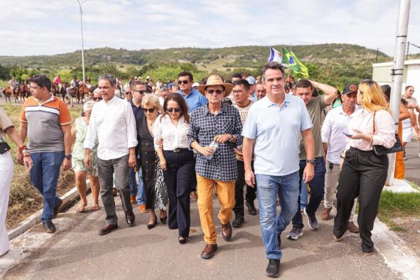Ciro Nogueira inaugura quadra escolar e anuncia novos investimentos durante agenda pelo Piauí.(Imagem:Ascom)