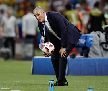 Tite iguala Dunga e fracassa após melhor campanha antes da Copa
