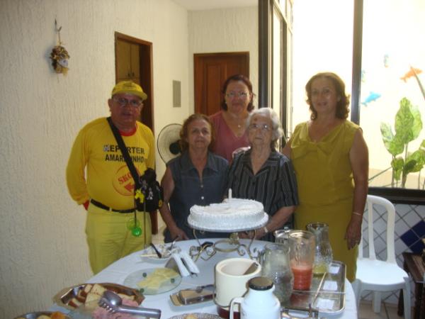 O Amarelinho &eacute; mesmo uma pessoa Maravilhosa, ele passou na casa da Candinha e participou do Caf&eacute; de anivers&aacute;rio da m&atilde;e da Candinha(Imagem:reda&ccedil;&atilde;o)