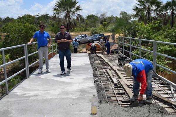 Prefeitura de Floriano trabalha na construção de pontes da zona rural.(Imagem:Waldemir Miranda)
