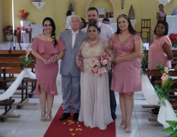 Aos 94 anos, homem realiza sonho da esposa de casar na igreja ap&oacute;s quatro d&eacute;cadas juntos.(Imagem:Arquivo Pessoal)