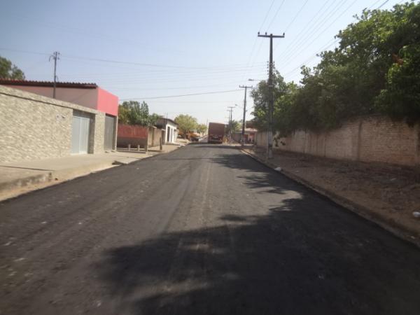 Obras de pavimenta&ccedil;&atilde;o na Av. Santos Dumont est&atilde;o em andamento.(Imagem:FlorianoNews)
