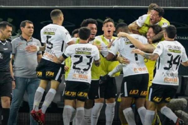 É hepta! Corinthians vence o Fluminense e é campeão brasileiro.(Imagem:Gazeta Esportiva)