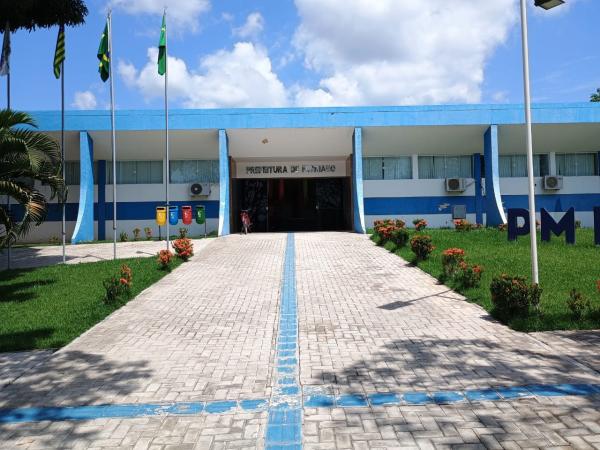 Prefeitura de Floriano esclarece suspensão de serviços e pagamentos de cuidadores escolares