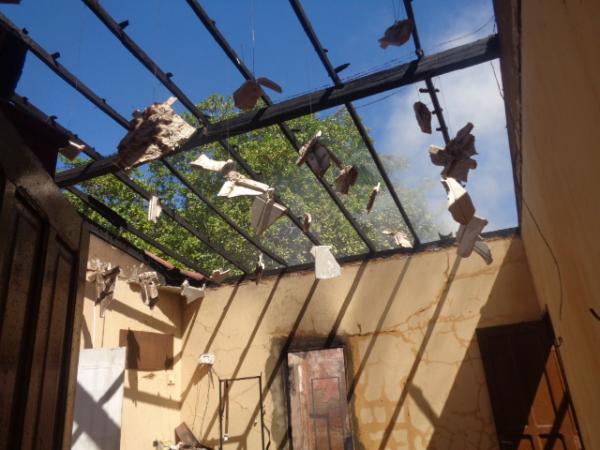 Residência em Floriano fica destruída após incêndio. (Imagem:FlorianoNews)