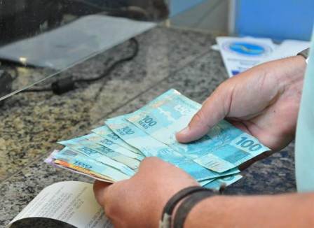 INSS começa a pagar hoje a primeira parcela do 13º