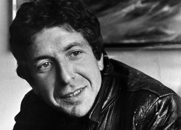 Leonard Cohen durante entrevista em Estocolmo, na Su&eacute;cia, em abril de 1972.(Imagem:Lars Olsson/DN/TT/AFP)