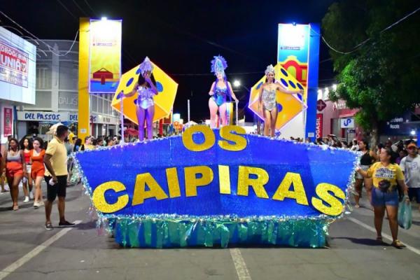 Carnaval de Floriano: Escolas de samba brilham na Avenida Get&uacute;lio Vargas(Imagem:Secom)