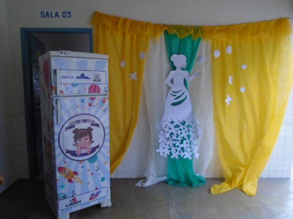 Escolas de Floriano recebem geladeiras liter&aacute;rias do projeto Fome de Leitura(Imagem:FlorianoNews)