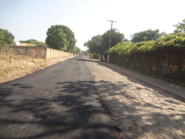 Obras de pavimenta&ccedil;&atilde;o na Av. Santos Dumont est&atilde;o em andamento.(Imagem:FlorianoNews)