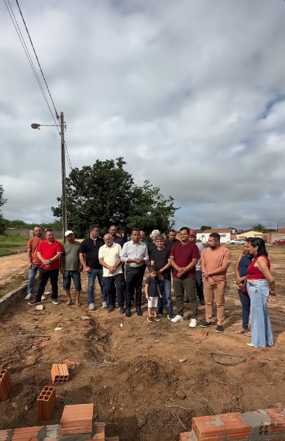 Deputado Dr. Francisco Costa visita obras da Praça do Residencial Bela Vista em Floriano