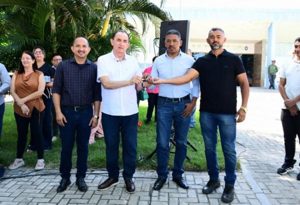 129 ANOS: Prefeitura de Floriano entrega veículos e equipamentos para fortalecer saúde, educação e infraestrutura(Imagem:Secom)