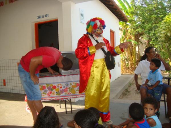 Uma brincadeira com os pequenos na escola Camara Junior(Imagem:reda&ccedil;&atilde;o)