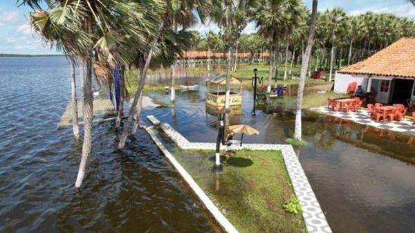 Lagoa do Portinho sangra e trecho da BR 402 segue interditado. (Imagem:Reprodução)