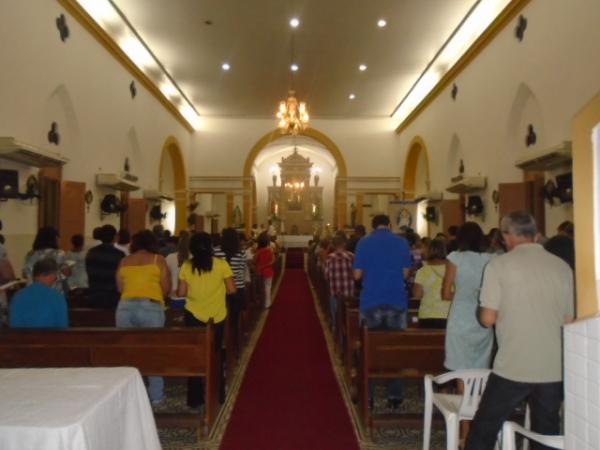 Vigília Pascoal reúne fiéis na Catedral São Pedro de Alcântara, em Floriano