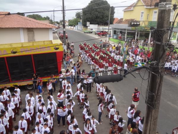 Desfile C&iacute;vico Escolar comemora o Dia do Trabalhador em Floriano.(Imagem:FlorianoNews)