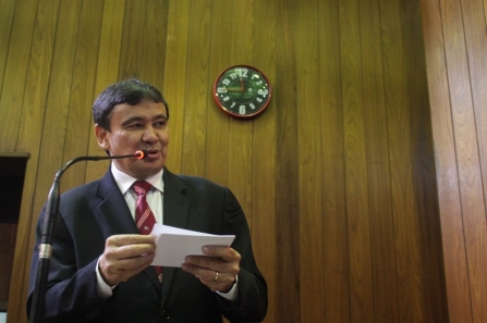 Governador diz que emprego será prioridade em 2017