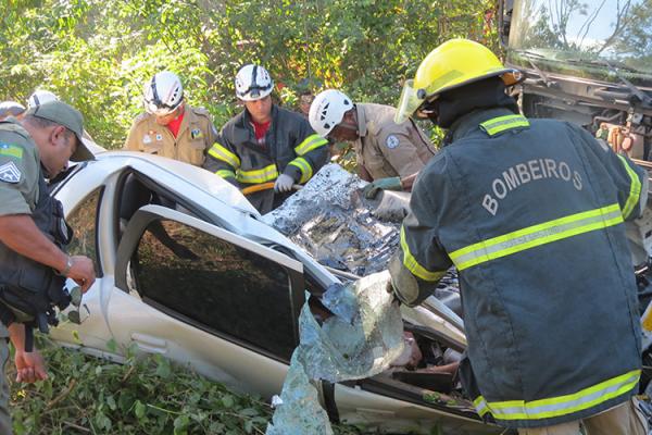 Grave acidente na BR-343 causa morte de 3 pessoas