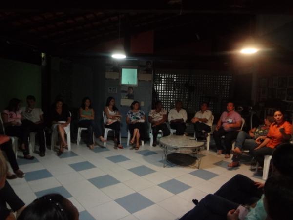Coliga&ccedil;&atilde;o N&oacute;s Podemos realizou reuni&atilde;o com candidatos a vereador.(Imagem:FlorianoNews)