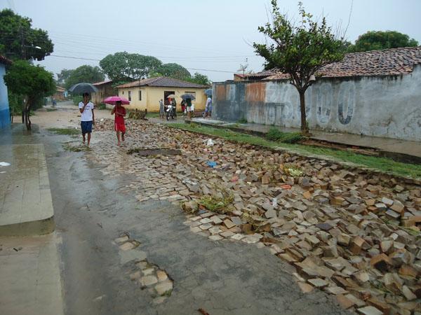 Cal&ccedil;amento destruido na rua Afonso Nogueira(Imagem:Reda&ccedil;&atilde;o)