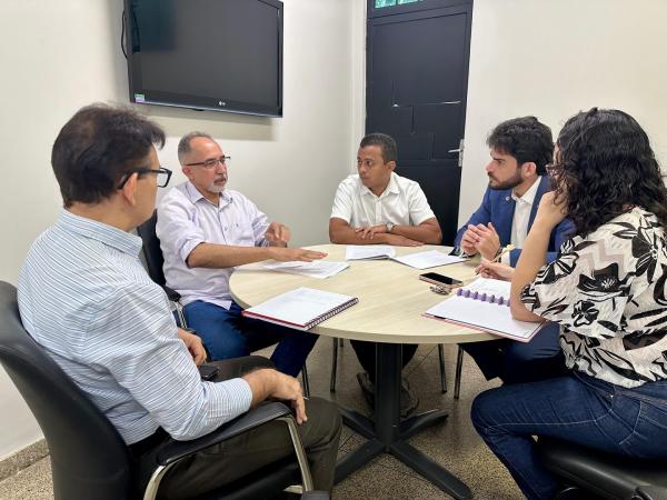 Deputado Dr. Francisco Costa participa de reuni&atilde;o para implanta&ccedil;&atilde;o do curso de Medicina em Floriano.(Imagem:Reprodu&ccedil;&atilde;o/Instagram)