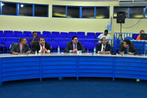 Vereadores antecipam sess&atilde;o da segunda quinzena e aprovam 16 projetos de lei em dois turnos.(Imagem:CMF)
